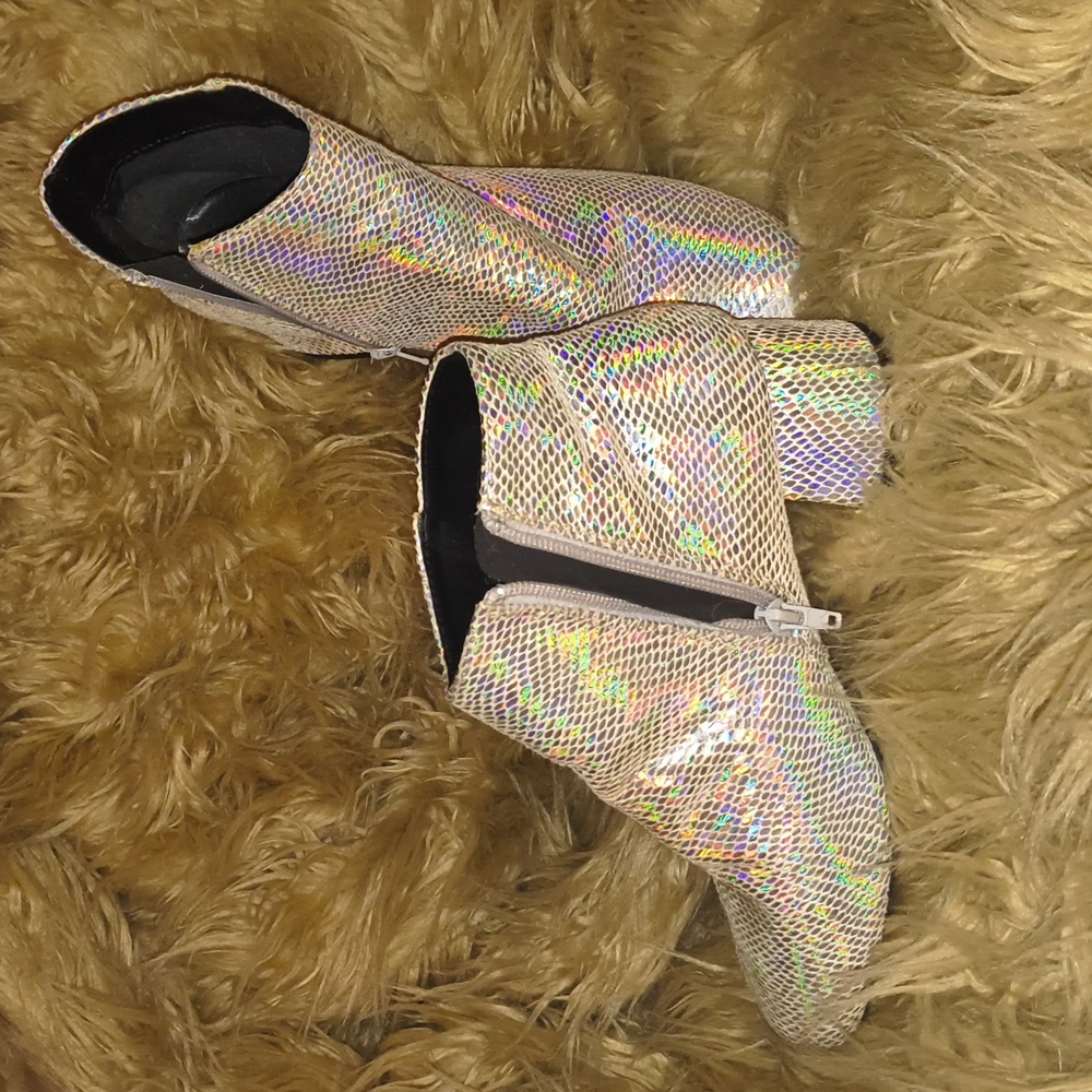 QUPID Holographic Ankle Boots